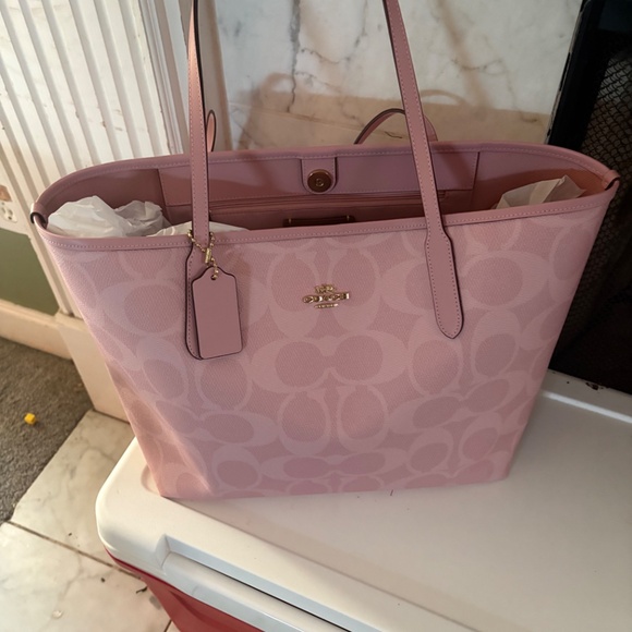 City Tote Bag In Signature Canvas - Picture 14 of 14